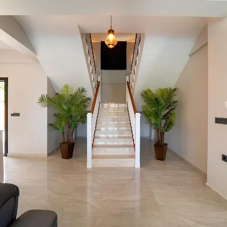Mariposa Villa